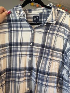 GAP Women’s Navy and White Plaid Button-Down Shirtt